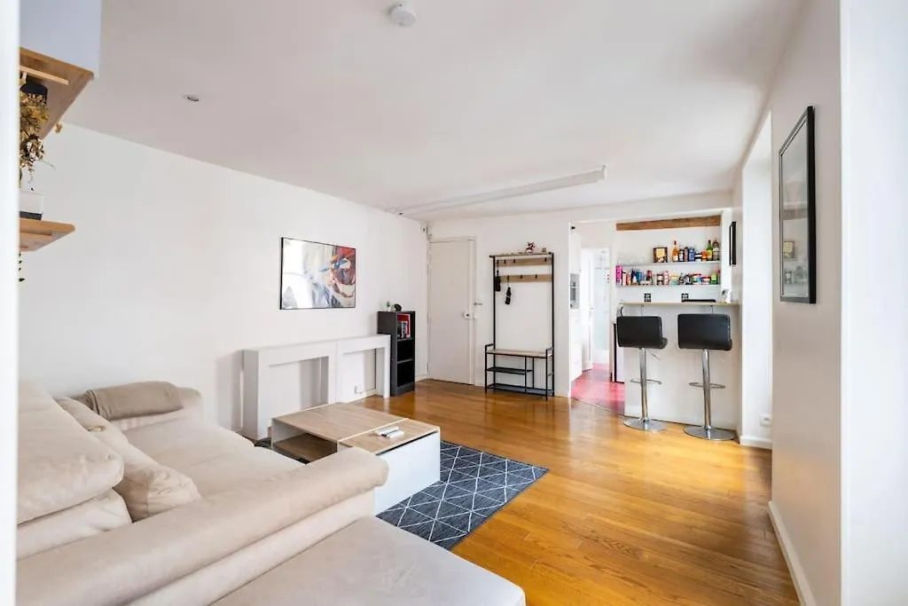Apartament Beautiful In Trendy 11th Paryż