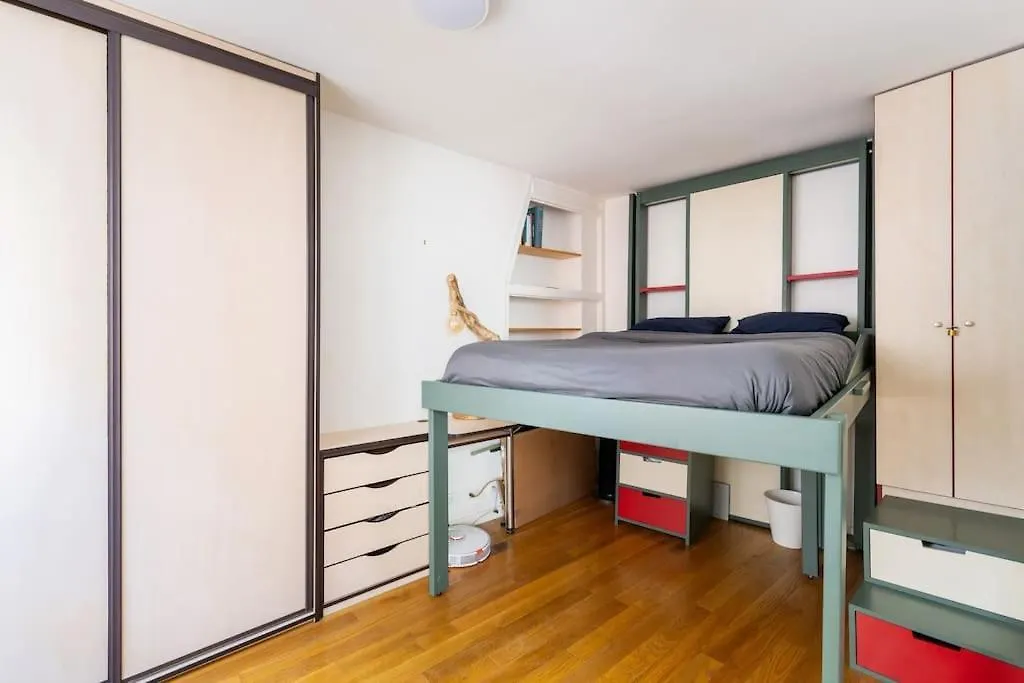 Beautiful In Trendy 11th Apartment